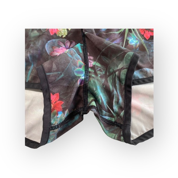 Rare: Lululemon ❀ 4Way Stretch Coolmax Run Yoga Speed Shorts ❀ Curious Jungle ❀ - Picture 11 of 16